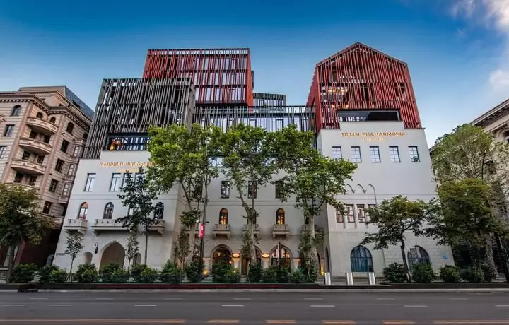 Tbilisi Philharmonic by Mercure — სასტუმროს ფასადი